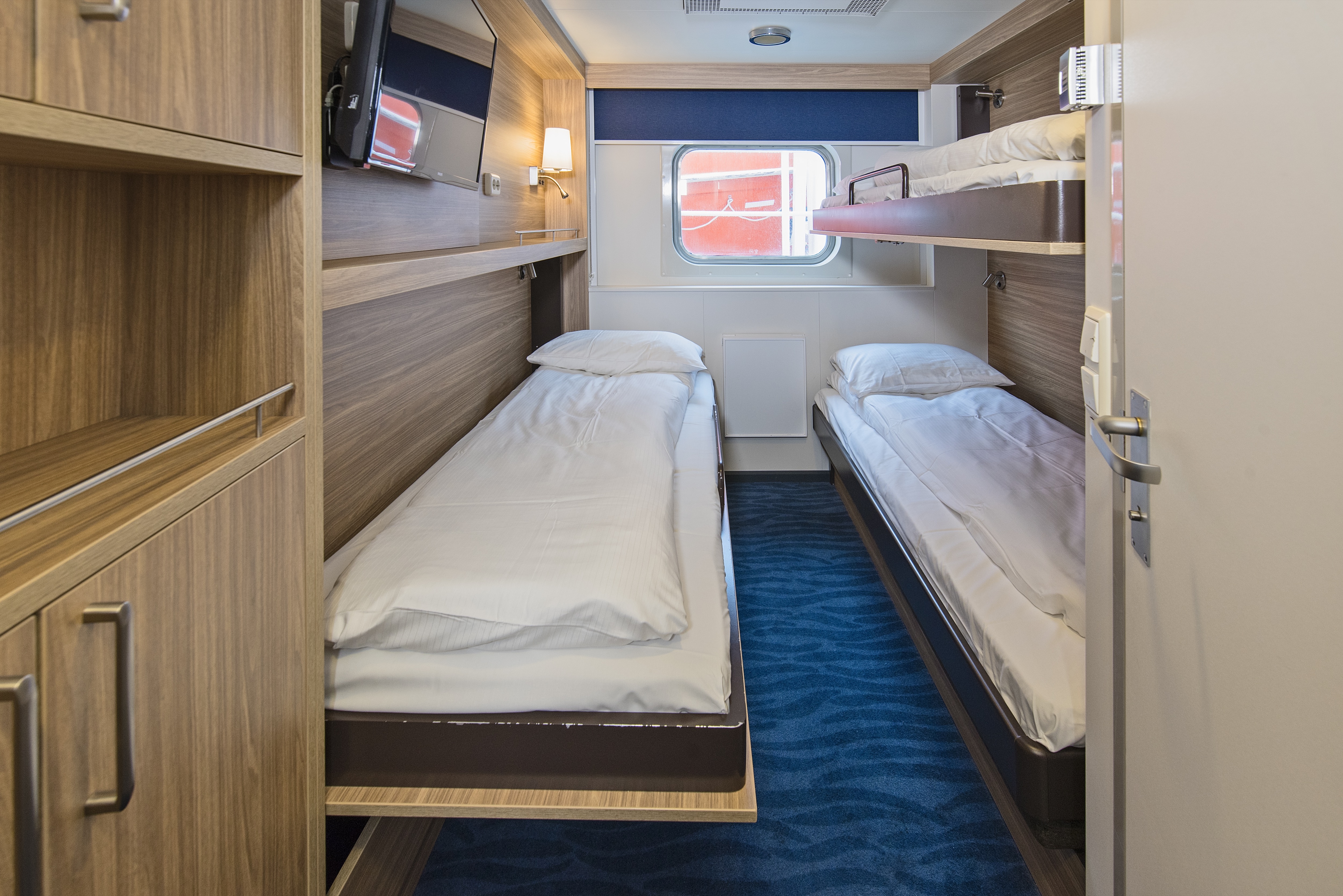 Polar Outside | Triple on upper deck with window (restricted view)